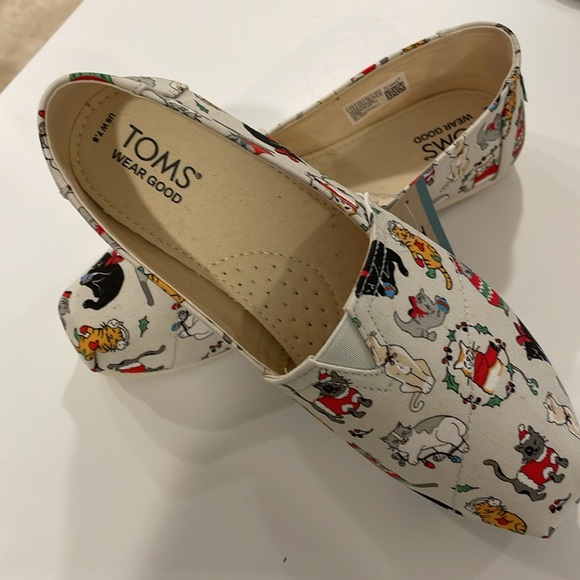 TOMS BELMONT SLIP - ON Christmas Holiday Cats Edition sneakers size 7.5 - Picture 3 of 9
